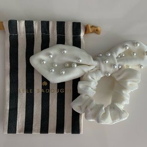 Lele Sadoughi Ivory Velvet Pearl Scrunchie